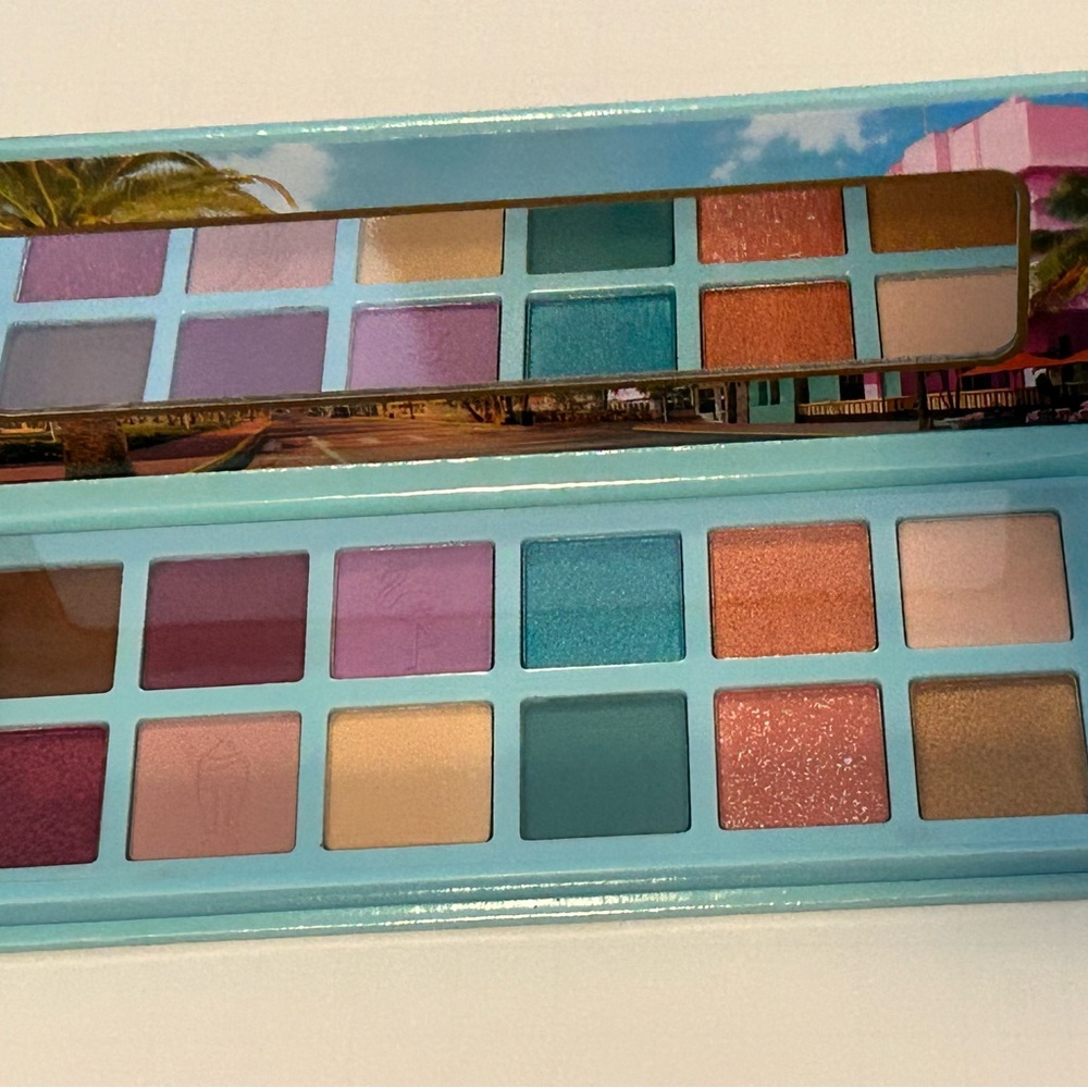 essence Welcome to Miami Eyeshadow Palette 12 Highly Pigmented Matte Make Up